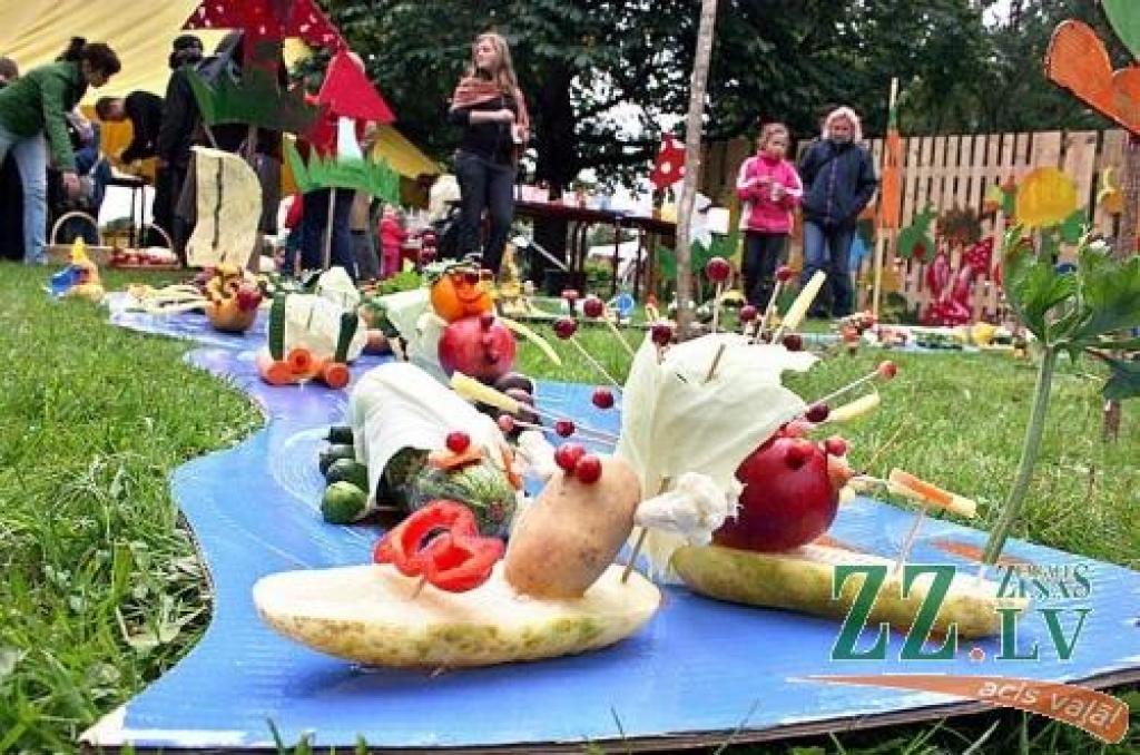 Kad izaudzētais tiek apvienots ar radošās fantāzijas lidojumu - no ražas izgatavotie eksponāti liecina par lielisku to autoru izdomu.
Autors: Agris Samcovs.