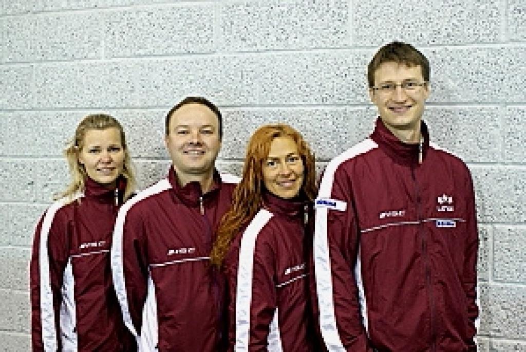 Latvijas kērlinga izlase – Iveta Staša - Šaršūne, Roberts Krusts, Una Grava - Ģērmane un Jānis Klīve. 
Autors: http://www.emcc2008.at
