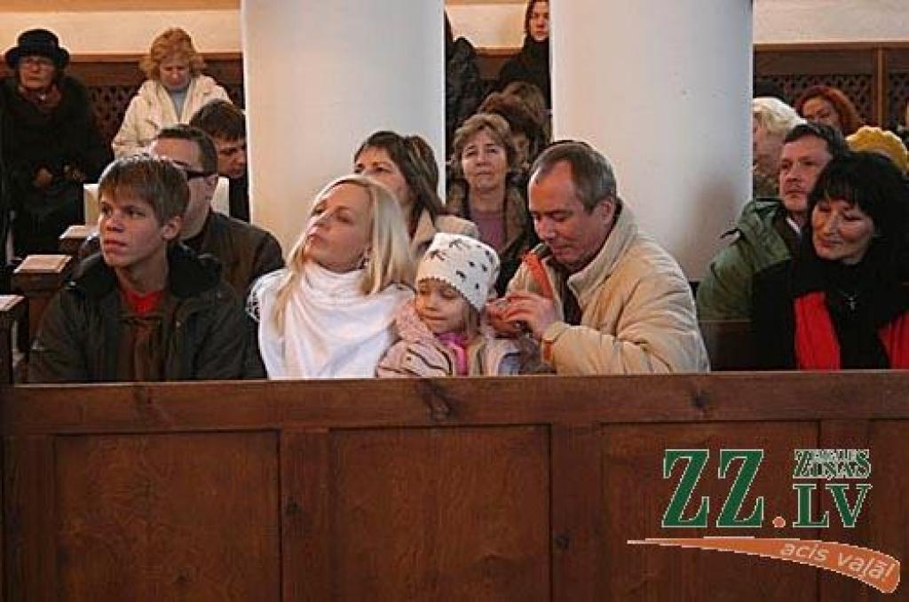 Ziemassvētkos Svētās Annas katedrālē ar koncertprogrammu «Ziemas vakarā, ejot pie Tevis», kurā tika izpildītas latviešu autoru Aigara Voitišķa, Ingus Ulmaņa, Mārtiņa Brauna un citu Ziemassvētku dziesmas, uzstājās Ingus Ulmanis, Igo, Paula...