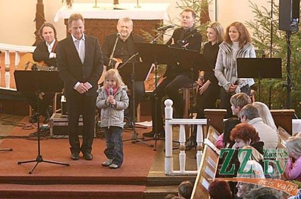 Ziemassvētkos Svētās Annas katedrālē ar koncertprogrammu «Ziemas vakarā, ejot pie Tevis», kurā tika izpildītas latviešu autoru Aigara Voitišķa, Ingus Ulmaņa, Mārtiņa Brauna un citu Ziemassvētku dziesmas, uzstājās Ingus Ulmanis, Igo, Paula...
