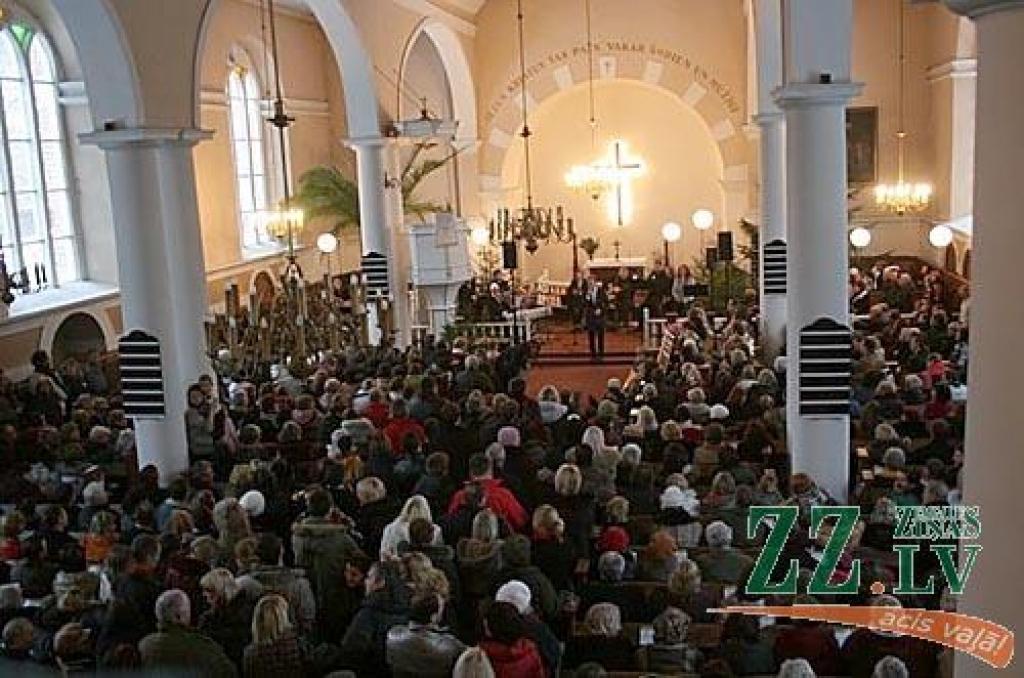 Ziemassvētkos Svētās Annas katedrālē ar koncertprogrammu «Ziemas vakarā, ejot pie Tevis», kurā tika izpildītas latviešu autoru Aigara Voitišķa, Ingus Ulmaņa, Mārtiņa Brauna un citu Ziemassvētku dziesmas, uzstājās Ingus Ulmanis, Igo, Paula...