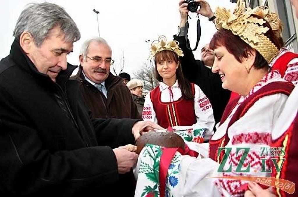 Ceturtdien Jelgavā, biznesa centrā «Zemgale» tika atklāta Baltkrievijas tirdzniecības centra filiāle, un atklāšanas pasākumu apmeklēja arī Baltkrievijas vēstnieks Latvijā Aleksandrs Garasimenko. Tādējādi Jelgava kļuvusi par pirmo reģionālo...