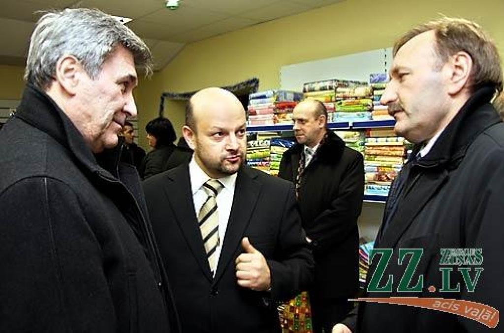 Ceturtdien Jelgavā, biznesa centrā «Zemgale» tika atklāta Baltkrievijas tirdzniecības centra filiāle, un atklāšanas pasākumu apmeklēja arī Baltkrievijas vēstnieks Latvijā Aleksandrs Garasimenko. Tādējādi Jelgava kļuvusi par pirmo reģionālo...