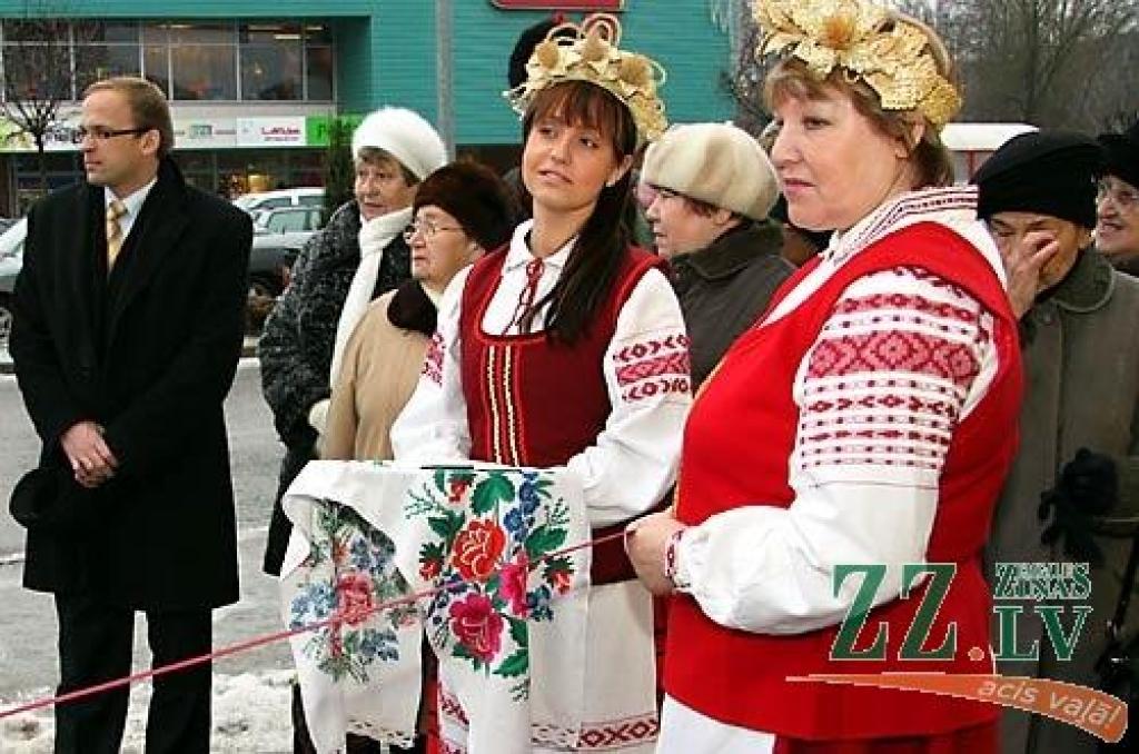 Ceturtdien Jelgavā, biznesa centrā «Zemgale» tika atklāta Baltkrievijas tirdzniecības centra filiāle, un atklāšanas pasākumu apmeklēja arī Baltkrievijas vēstnieks Latvijā Aleksandrs Garasimenko. Tādējādi Jelgava kļuvusi par pirmo reģionālo...