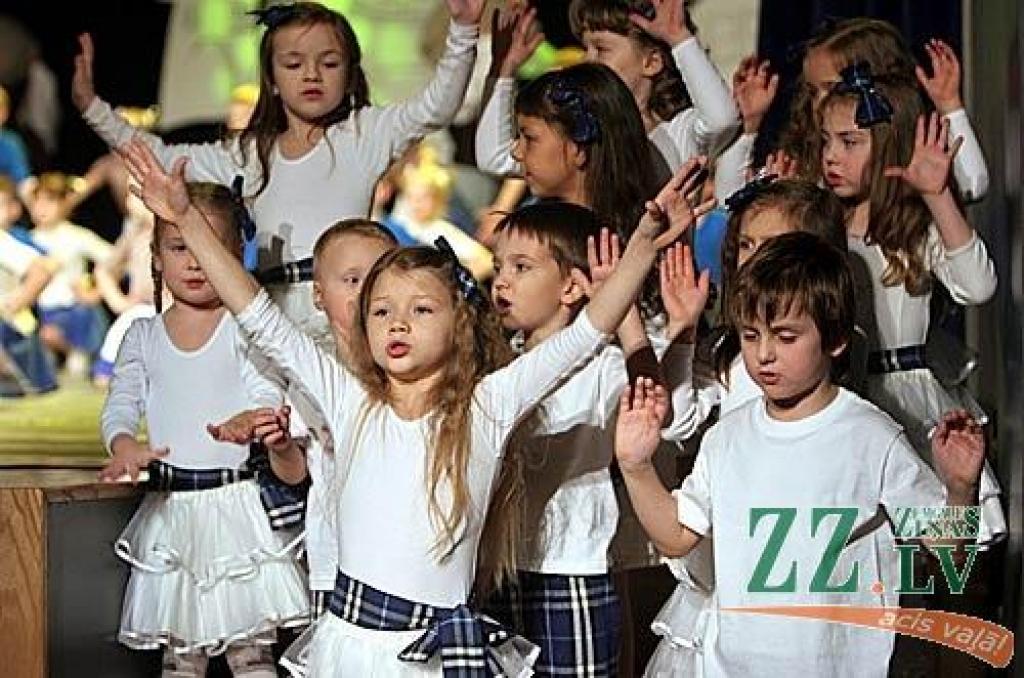 Sestdien Jelgavas kultūras namā divos koncertos skatītājiem pirmo reizi tika piedāvāts projekts - uzvedums «Veiksmes rauši». Tas ir stāsts par cilvēka dzīves veiksmes recepti - kā to radīt, kā nosargāt un kā tajā dalīties ar līdzcilvēkiem....