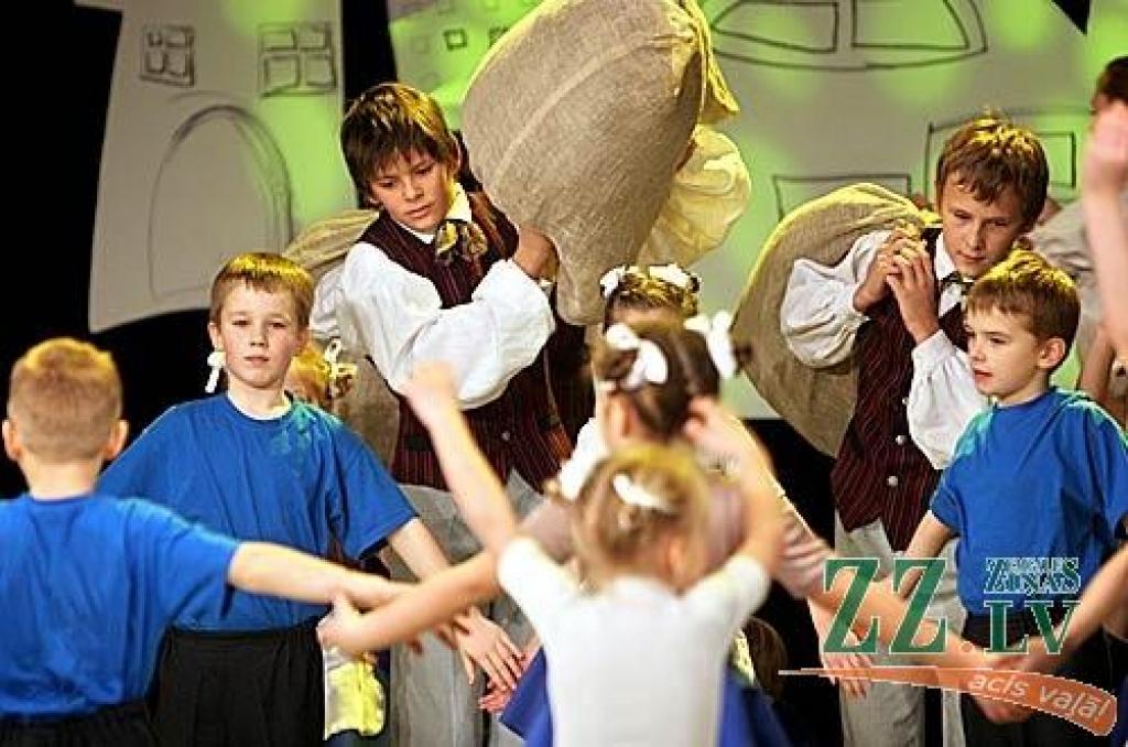 Sestdien Jelgavas kultūras namā divos koncertos skatītājiem pirmo reizi tika piedāvāts projekts - uzvedums «Veiksmes rauši». Tas ir stāsts par cilvēka dzīves veiksmes recepti - kā to radīt, kā nosargāt un kā tajā dalīties ar līdzcilvēkiem....