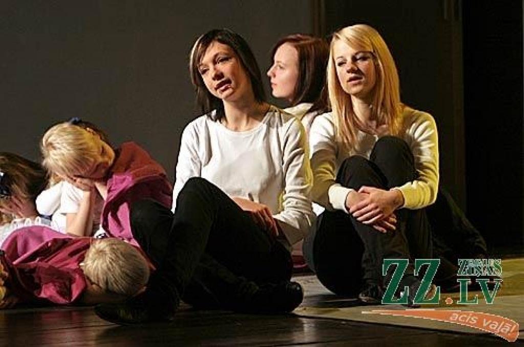 Sestdien Jelgavas kultūras namā divos koncertos skatītājiem pirmo reizi tika piedāvāts projekts - uzvedums «Veiksmes rauši». Tas ir stāsts par cilvēka dzīves veiksmes recepti - kā to radīt, kā nosargāt un kā tajā dalīties ar līdzcilvēkiem....