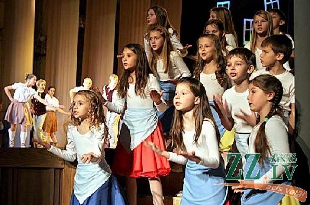 Sestdien Jelgavas kultūras namā divos koncertos skatītājiem pirmo reizi tika piedāvāts projekts - uzvedums «Veiksmes rauši». Tas ir stāsts par cilvēka dzīves veiksmes recepti - kā to radīt, kā nosargāt un kā tajā dalīties ar līdzcilvēkiem....