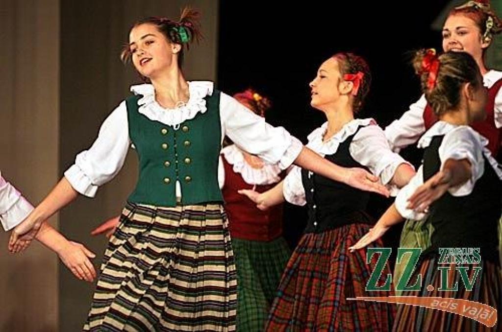 Sestdien Jelgavas kultūras namā divos koncertos skatītājiem pirmo reizi tika piedāvāts projekts - uzvedums «Veiksmes rauši». Tas ir stāsts par cilvēka dzīves veiksmes recepti - kā to radīt, kā nosargāt un kā tajā dalīties ar līdzcilvēkiem....