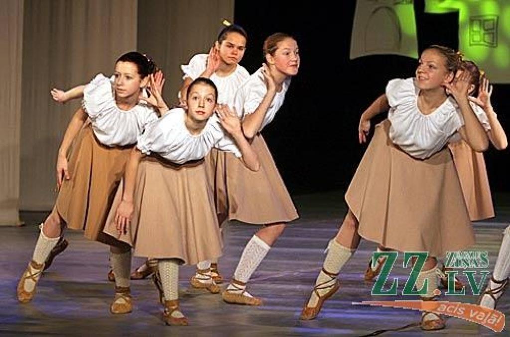 Sestdien Jelgavas kultūras namā divos koncertos skatītājiem pirmo reizi tika piedāvāts projekts - uzvedums «Veiksmes rauši». Tas ir stāsts par cilvēka dzīves veiksmes recepti - kā to radīt, kā nosargāt un kā tajā dalīties ar līdzcilvēkiem....