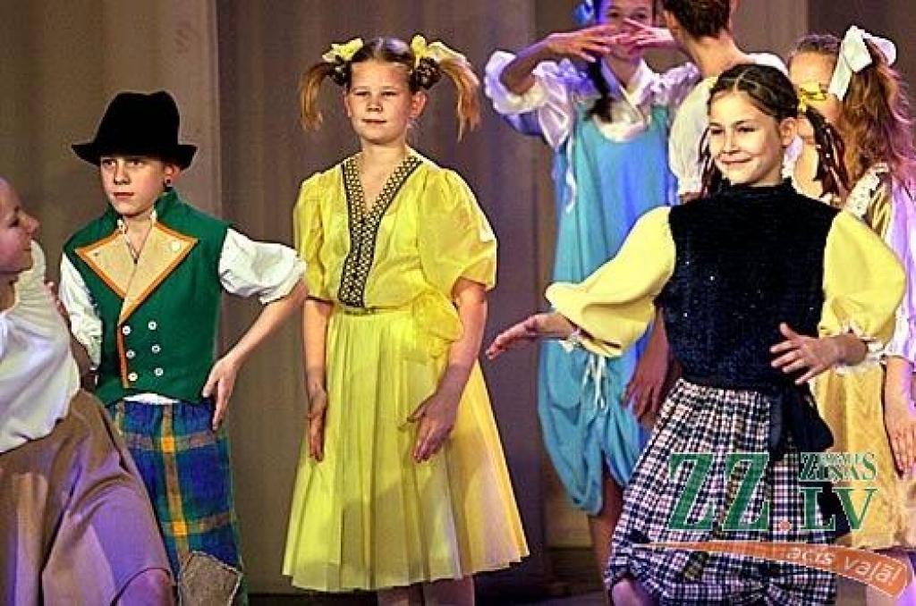 Sestdien Jelgavas kultūras namā divos koncertos skatītājiem pirmo reizi tika piedāvāts projekts - uzvedums «Veiksmes rauši». Tas ir stāsts par cilvēka dzīves veiksmes recepti - kā to radīt, kā nosargāt un kā tajā dalīties ar līdzcilvēkiem....