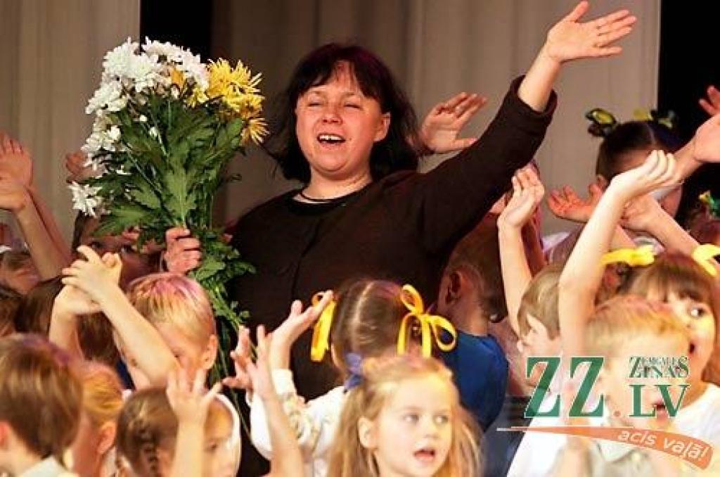 Sestdien Jelgavas kultūras namā divos koncertos skatītājiem pirmo reizi tika piedāvāts projekts - uzvedums «Veiksmes rauši». Tas ir stāsts par cilvēka dzīves veiksmes recepti - kā to radīt, kā nosargāt un kā tajā dalīties ar līdzcilvēkiem....