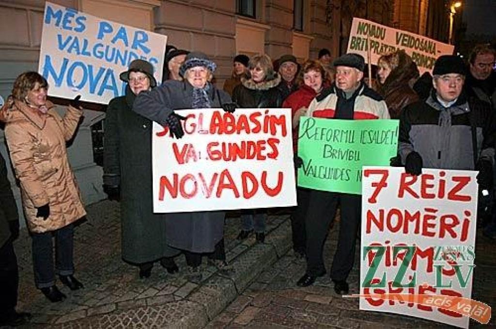 Ceturtdienas rītā vairāk nekā 1000 piketētāju pie Saeimas pauda savu noraidošo attieksmi pret gaidāmo reģionālo reformu. Viņu vidū bija arī Jelgavas rajona pārstāvji.
