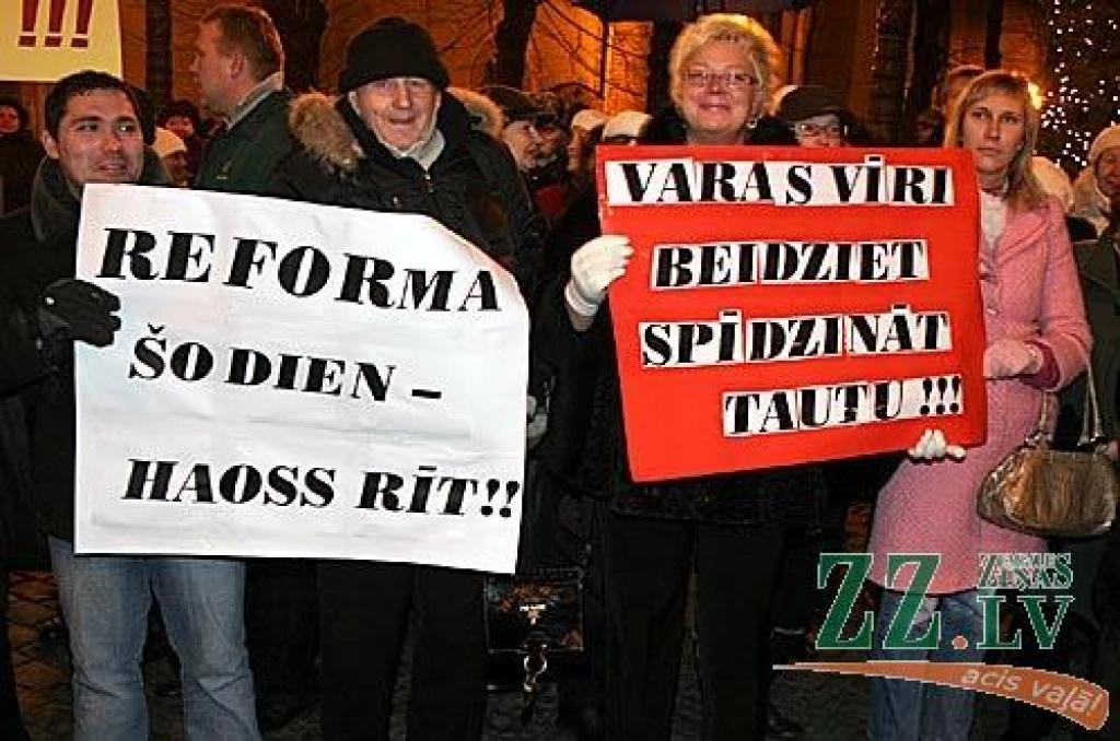 Ceturtdienas rītā vairāk nekā 1000 piketētāju pie Saeimas pauda savu noraidošo attieksmi pret gaidāmo reģionālo reformu. Viņu vidū bija arī Jelgavas rajona pārstāvji.
