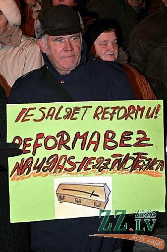 Ceturtdienas rītā vairāk nekā 1000 piketētāju pie Saeimas pauda savu noraidošo attieksmi pret gaidāmo reģionālo reformu. Viņu vidū bija arī Jelgavas rajona pārstāvji.
