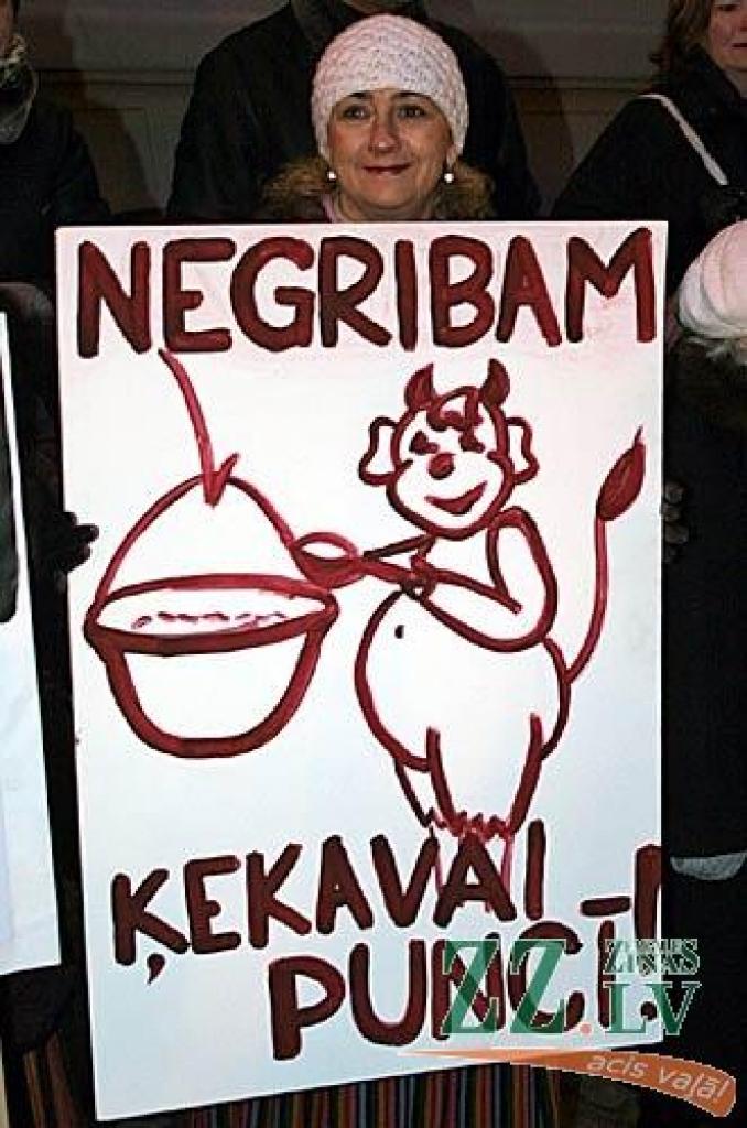 Ceturtdienas rītā vairāk nekā 1000 piketētāju pie Saeimas pauda savu noraidošo attieksmi pret gaidāmo reģionālo reformu. Viņu vidū bija arī Jelgavas rajona pārstāvji.

