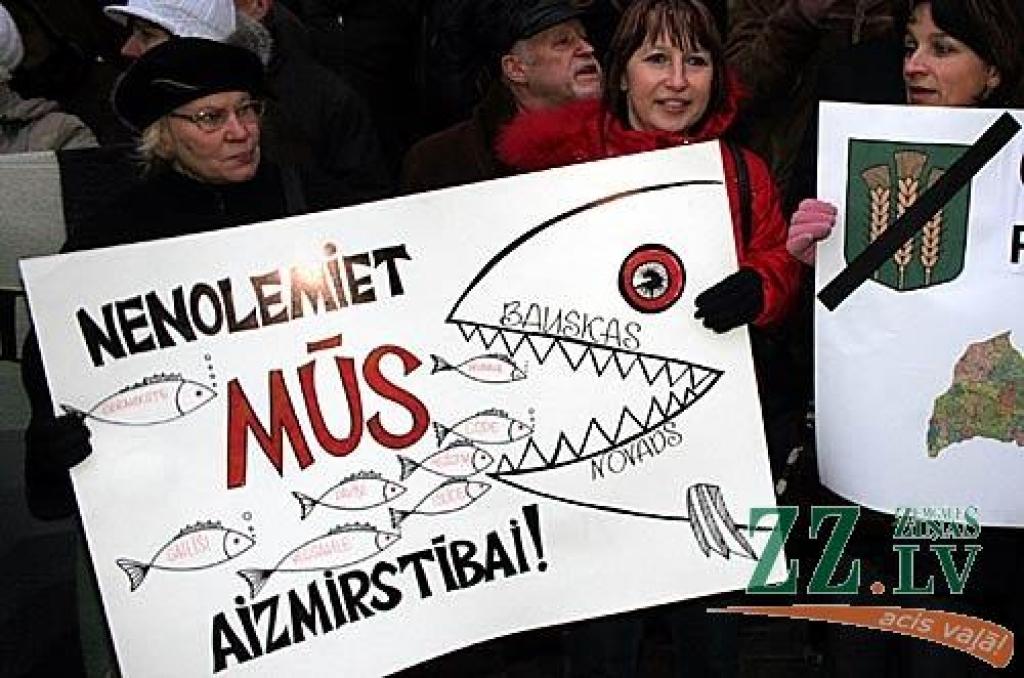 Ceturtdienas rītā vairāk nekā 1000 piketētāju pie Saeimas pauda savu noraidošo attieksmi pret gaidāmo reģionālo reformu. Viņu vidū bija arī Jelgavas rajona pārstāvji.

