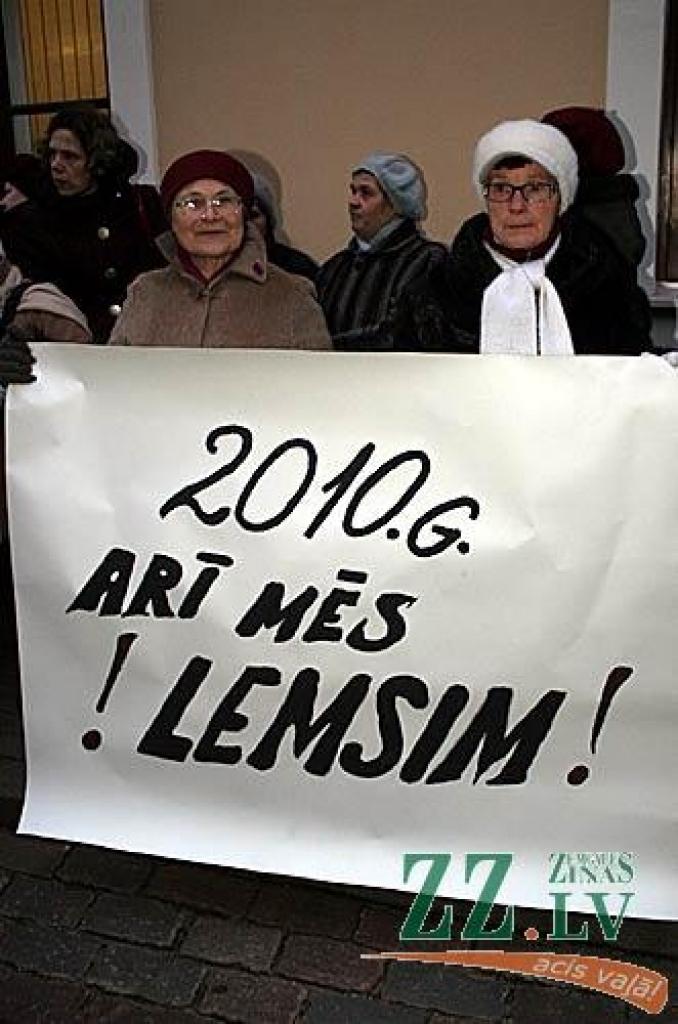 Ceturtdienas rītā vairāk nekā 1000 piketētāju pie Saeimas pauda savu noraidošo attieksmi pret gaidāmo reģionālo reformu. Viņu vidū bija arī Jelgavas rajona pārstāvji.

