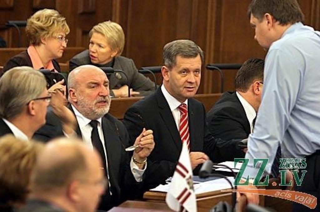 Ceturtdienas rītā vairāk nekā 1000 piketētāju pie Saeimas pauda savu noraidošo attieksmi pret gaidāmo reģionālo reformu. Viņu vidū bija arī Jelgavas rajona pārstāvji.
