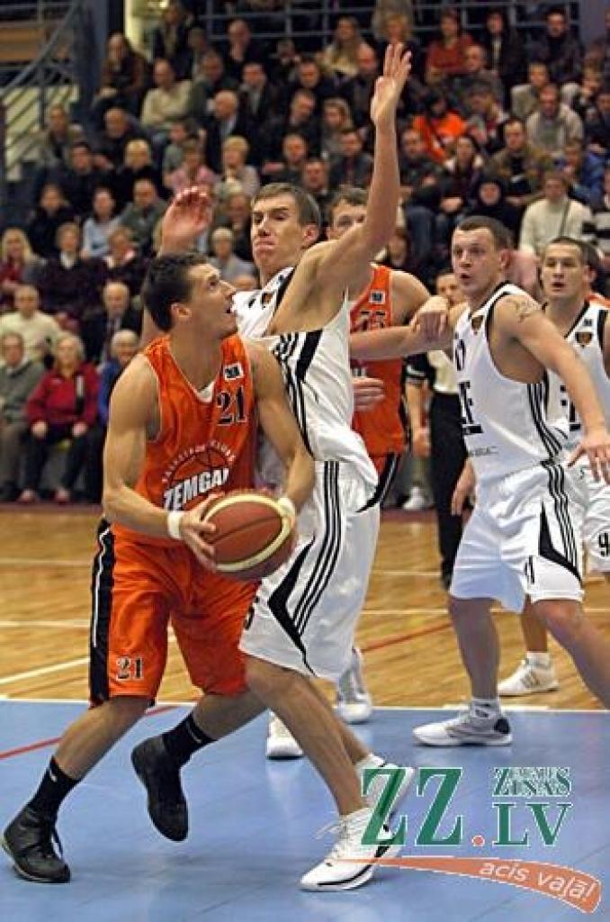 Sestdienas vakarā Jelgavas Sporta hallē BK «Zemgale» aizvadīja kārtējo Latvijas Basketbola līgas 1.divīzijas spēli pret Valda Valtera trenēto komandu «VEF Rīga», izcīnot lielisku uzvaru ar rezultātu 89:79.
