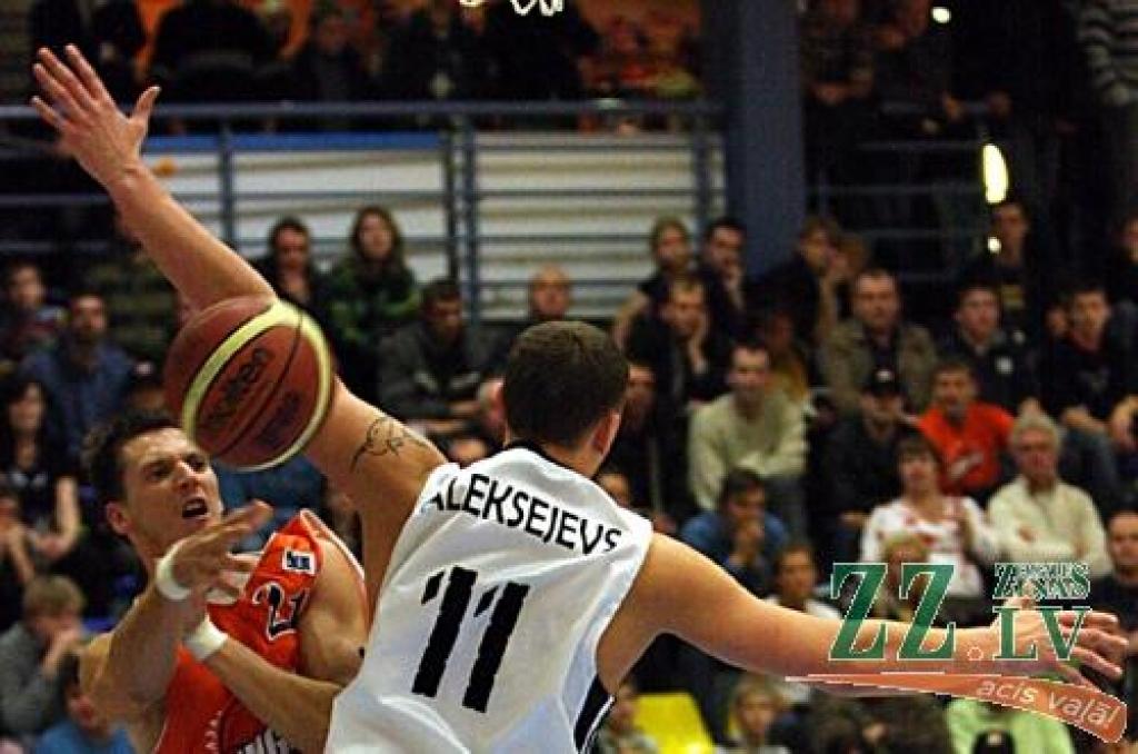 Sestdienas vakarā Jelgavas Sporta hallē BK «Zemgale» aizvadīja kārtējo Latvijas Basketbola līgas 1.divīzijas spēli pret Valda Valtera trenēto komandu «VEF Rīga», izcīnot lielisku uzvaru ar rezultātu 89:79.