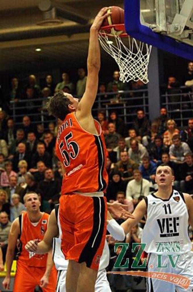 Sestdienas vakarā Jelgavas Sporta hallē BK «Zemgale» aizvadīja kārtējo Latvijas Basketbola līgas 1.divīzijas spēli pret Valda Valtera trenēto komandu «VEF Rīga», izcīnot lielisku uzvaru ar rezultātu 89:79.