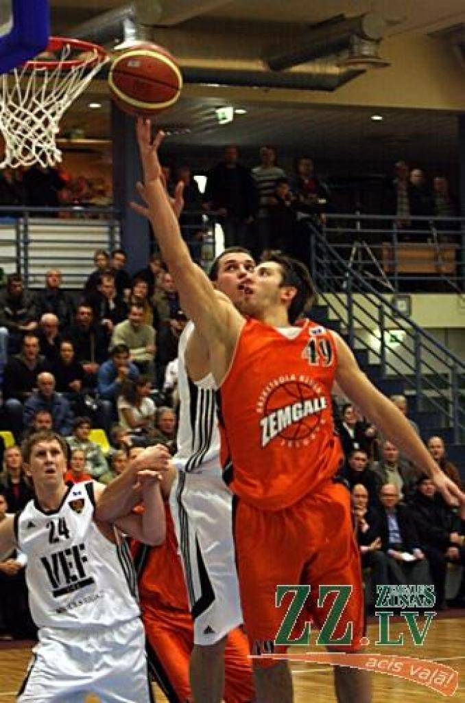 Sestdienas vakarā Jelgavas Sporta hallē BK «Zemgale» aizvadīja kārtējo Latvijas Basketbola līgas 1.divīzijas spēli pret Valda Valtera trenēto komandu «VEF Rīga», izcīnot lielisku uzvaru ar rezultātu 89:79.