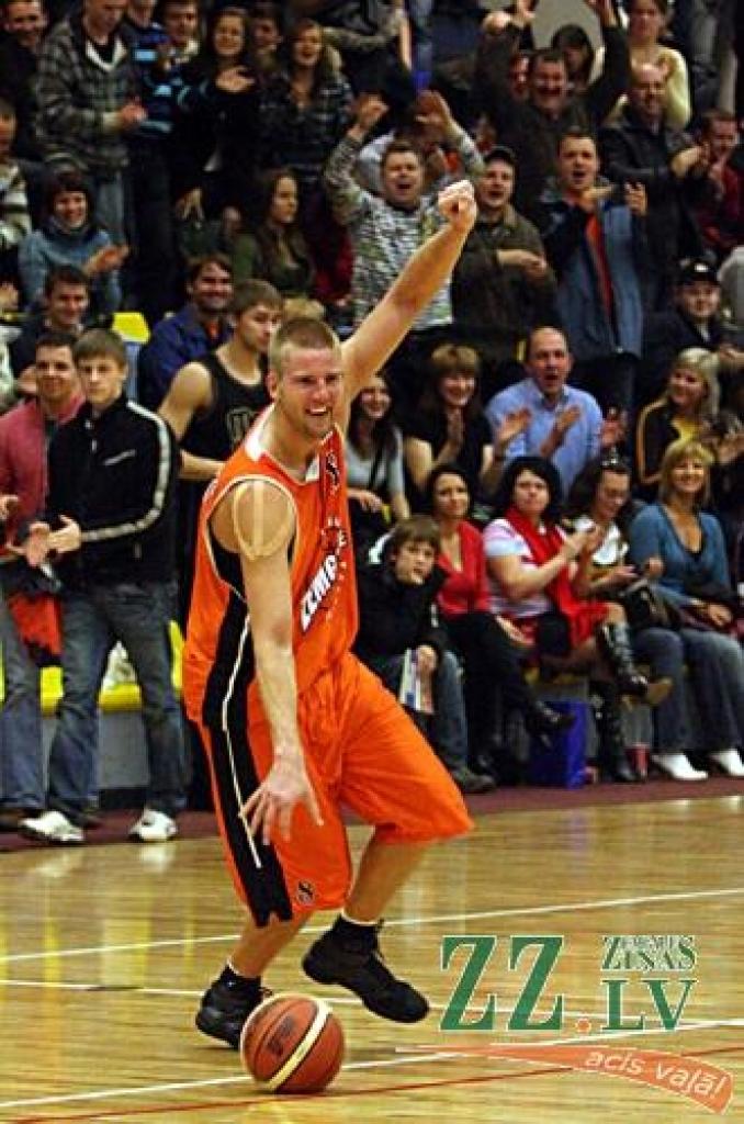 Sestdienas vakarā Jelgavas Sporta hallē BK «Zemgale» aizvadīja kārtējo Latvijas Basketbola līgas 1.divīzijas spēli pret Valda Valtera trenēto komandu «VEF Rīga», izcīnot lielisku uzvaru ar rezultātu 89:79.