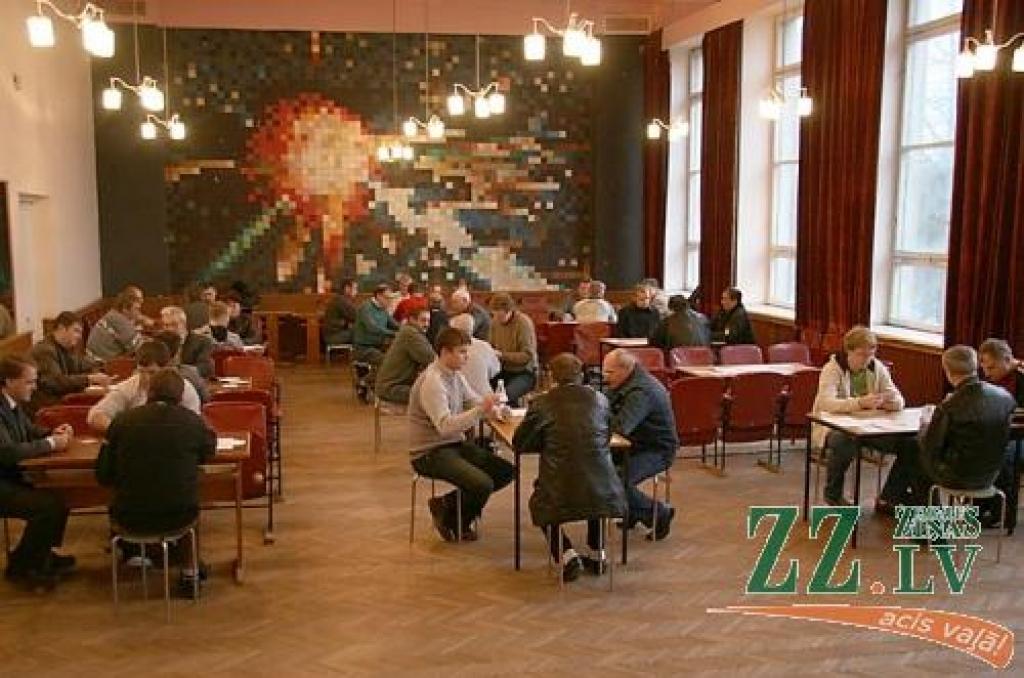 Līderu trijnieks un neliels fotoieskats zolmaņu cīņās. Plašāk - sestdienas, 29.novembra, ziņā «Foto: Otrais zz.lv zolītes čempionāts».
Autors: Inga Karlinska