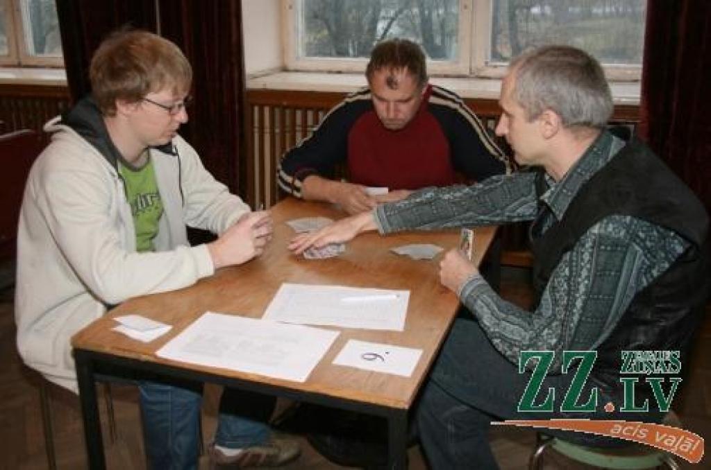 Līderu trijnieks un neliels fotoieskats zolmaņu cīņās. Plašāk - sestdienas, 29.novembra, ziņā «Foto: Otrais zz.lv zolītes čempionāts».
Autors: Inga Karlinska