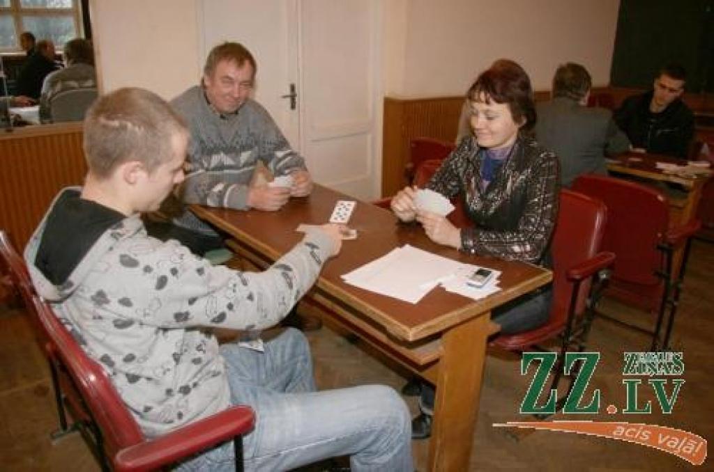 Līderu trijnieks un neliels fotoieskats zolmaņu cīņās. Plašāk - sestdienas, 29.novembra, ziņā «Foto: Otrais zz.lv zolītes čempionāts».
Autors: Inga Karlinska