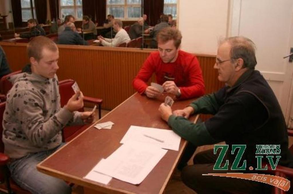 Līderu trijnieks un neliels fotoieskats zolmaņu cīņās. Plašāk - sestdienas, 29.novembra, ziņā «Foto: Otrais zz.lv zolītes čempionāts».
Autors: Inga Karlinska