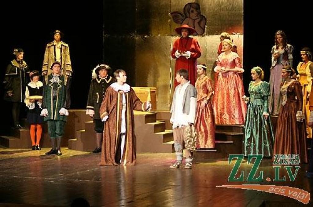 Sestdienas vakarā pilsētas kultūras namā notika pirmizrāde Ādolfa Alunāna Jelgavas teātra iestudējumam – Marka Tvena «Princis un ubaga zēns». Pirms izrādes teātra galvenās režisores Lūcijas Ņefedovas izteiktā vēlēšanās – «gribas, lai...