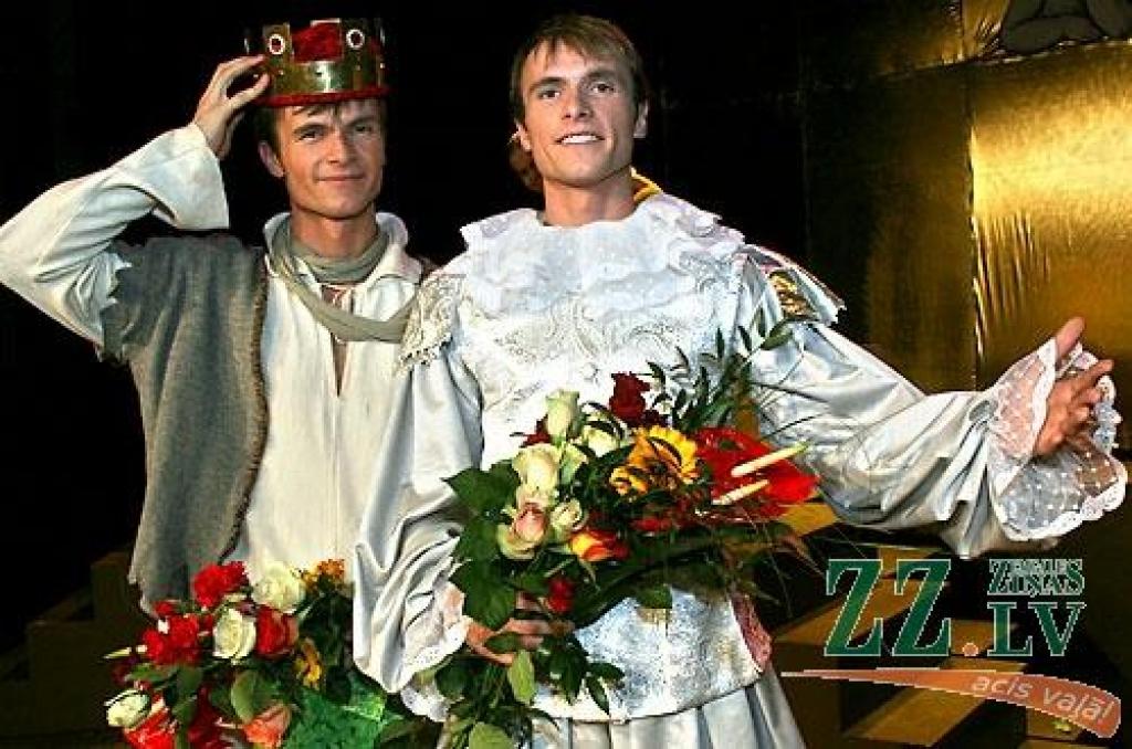 Sestdienas vakarā pilsētas kultūras namā notika pirmizrāde Ādolfa Alunāna Jelgavas teātra iestudējumam – Marka Tvena «Princis un ubaga zēns». Pirms izrādes teātra galvenās režisores Lūcijas Ņefedovas izteiktā vēlēšanās – «gribas, lai...