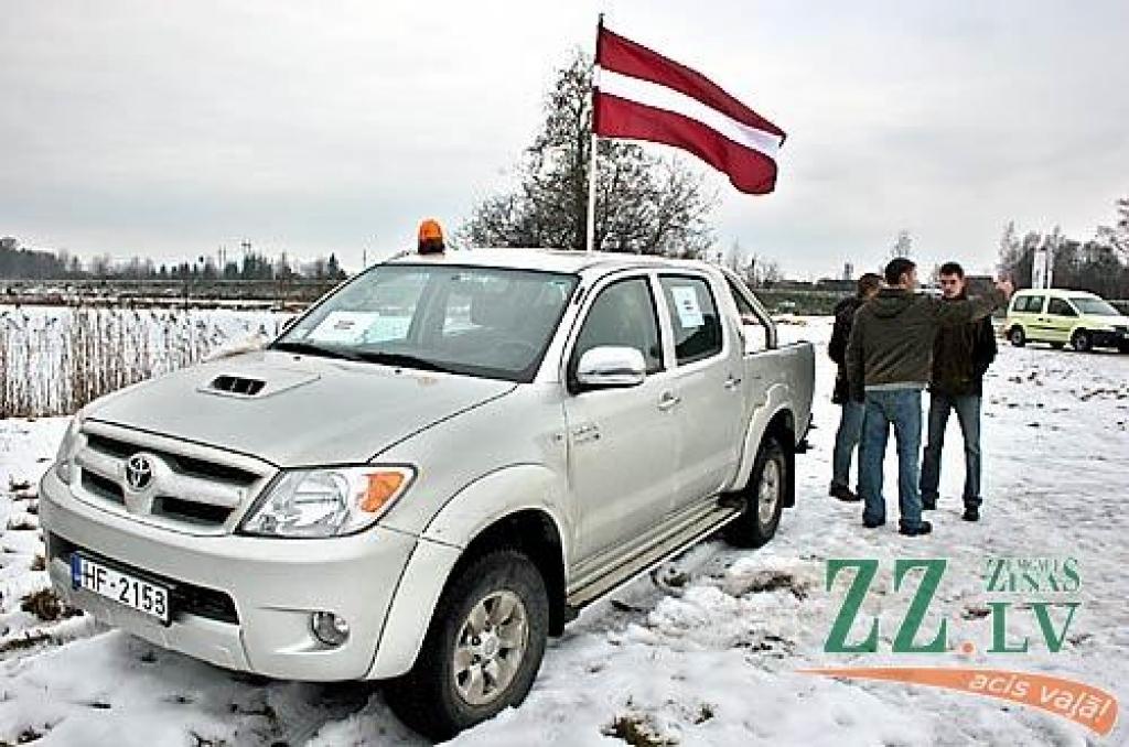 Otrdien miermīlīgajā protesta akcijā, kas Jelgavas pusē risinājās uz apvedceļa virzienā uz Rīgu līdz Loka maģistrālei un atpakaļ līdz tā saucamajam Mežciema aplim, piedalījās ap 500 lauksaimnieku. Viņi bija ieradušies ar 116 traktoriem un...