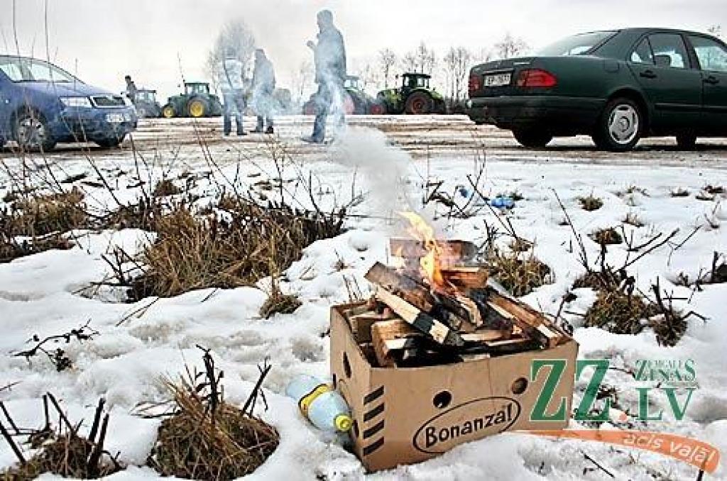 Otrdien miermīlīgajā protesta akcijā, kas Jelgavas pusē risinājās uz apvedceļa virzienā uz Rīgu līdz Loka maģistrālei un atpakaļ līdz tā saucamajam Mežciema aplim, piedalījās ap 500 lauksaimnieku. Viņi bija ieradušies ar 116 traktoriem un...
