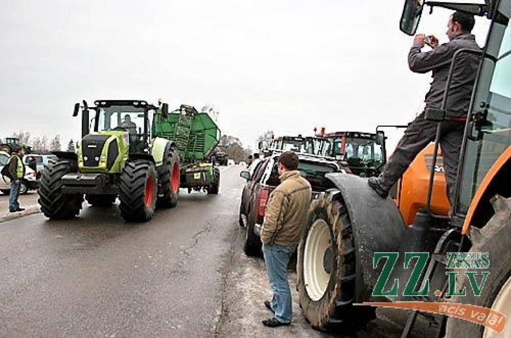 Otrdien miermīlīgajā protesta akcijā, kas Jelgavas pusē risinājās uz apvedceļa virzienā uz Rīgu līdz Loka maģistrālei un atpakaļ līdz tā saucamajam Mežciema aplim, piedalījās ap 500 lauksaimnieku. Viņi bija ieradušies ar 116 traktoriem un...