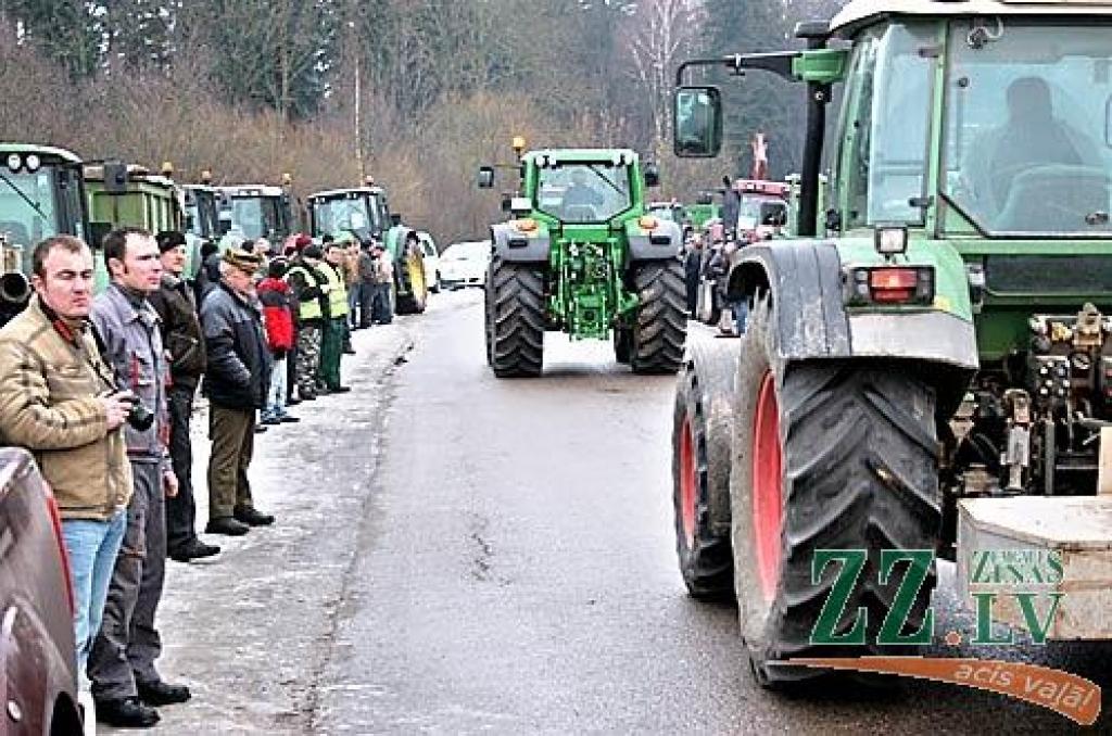 Otrdien miermīlīgajā protesta akcijā, kas Jelgavas pusē risinājās uz apvedceļa virzienā uz Rīgu līdz Loka maģistrālei un atpakaļ līdz tā saucamajam Mežciema aplim, piedalījās ap 500 lauksaimnieku. Viņi bija ieradušies ar 116 traktoriem un...
