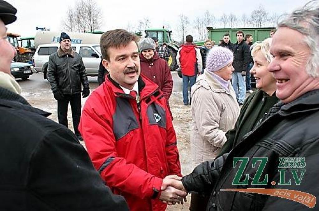 Otrdien miermīlīgajā protesta akcijā, kas Jelgavas pusē risinājās uz apvedceļa virzienā uz Rīgu līdz Loka maģistrālei un atpakaļ līdz tā saucamajam Mežciema aplim, piedalījās ap 500 lauksaimnieku. Viņi bija ieradušies ar 116 traktoriem un...