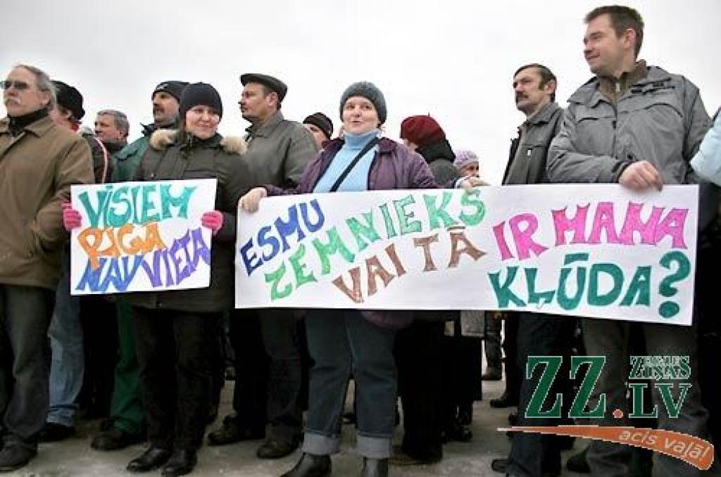 Otrdien miermīlīgajā protesta akcijā, kas Jelgavas pusē risinājās uz apvedceļa virzienā uz Rīgu līdz Loka maģistrālei un atpakaļ līdz tā saucamajam Mežciema aplim, piedalījās ap 500 lauksaimnieku. Viņi bija ieradušies ar 116 traktoriem un...