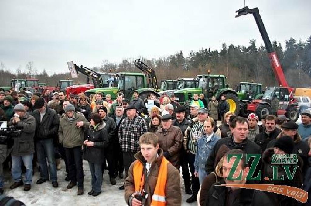 Otrdien miermīlīgajā protesta akcijā, kas Jelgavas pusē risinājās uz apvedceļa virzienā uz Rīgu līdz Loka maģistrālei un atpakaļ līdz tā saucamajam Mežciema aplim, piedalījās ap 500 lauksaimnieku. Viņi bija ieradušies ar 116 traktoriem un...