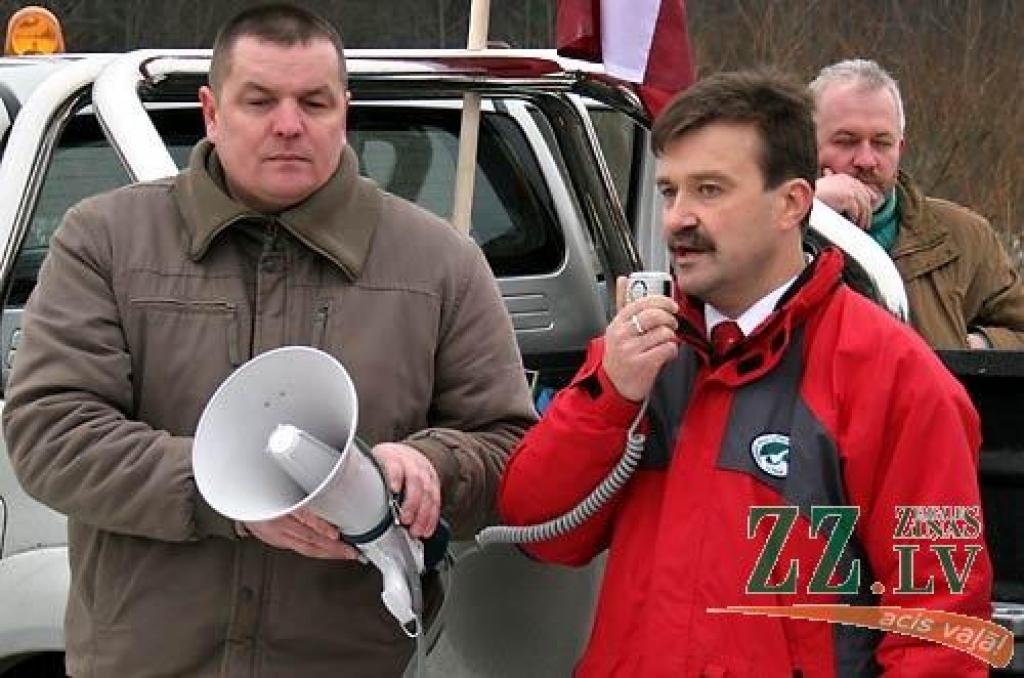 Otrdien miermīlīgajā protesta akcijā, kas Jelgavas pusē risinājās uz apvedceļa virzienā uz Rīgu līdz Loka maģistrālei un atpakaļ līdz tā saucamajam Mežciema aplim, piedalījās ap 500 lauksaimnieku. Viņi bija ieradušies ar 116 traktoriem un...