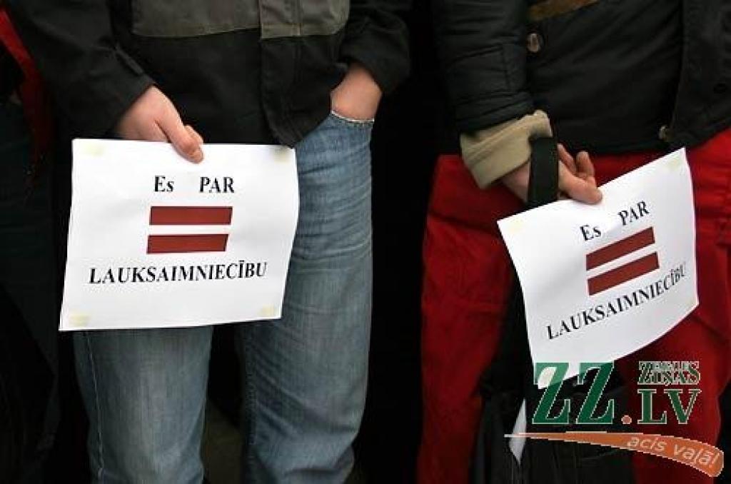 Otrdien miermīlīgajā protesta akcijā, kas Jelgavas pusē risinājās uz apvedceļa virzienā uz Rīgu līdz Loka maģistrālei un atpakaļ līdz tā saucamajam Mežciema aplim, piedalījās ap 500 lauksaimnieku. Viņi bija ieradušies ar 116 traktoriem un...