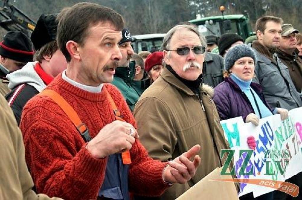 Otrdien miermīlīgajā protesta akcijā, kas Jelgavas pusē risinājās uz apvedceļa virzienā uz Rīgu līdz Loka maģistrālei un atpakaļ līdz tā saucamajam Mežciema aplim, piedalījās ap 500 lauksaimnieku. Viņi bija ieradušies ar 116 traktoriem un...