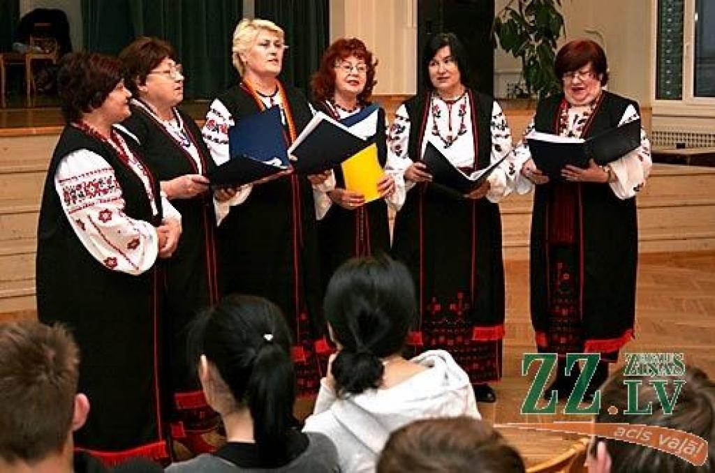 Jelgavas pašvaldības Sabiedrības integrācijas birojs trešdien 10. – 12.klašu skolēnus aicināja uz Jelgavas Valsts ģimnāziju, kur notika pasākums «Iepazīsti pasauli. Ukraina». Pasākums vienlaikus risinājās trīs valodās - ukraiņu, latviešu...