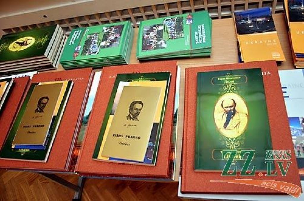 Jelgavas pašvaldības Sabiedrības integrācijas birojs trešdien 10. – 12.klašu skolēnus aicināja uz Jelgavas Valsts ģimnāziju, kur notika pasākums «Iepazīsti pasauli. Ukraina». Pasākums vienlaikus risinājās trīs valodās - ukraiņu, latviešu...