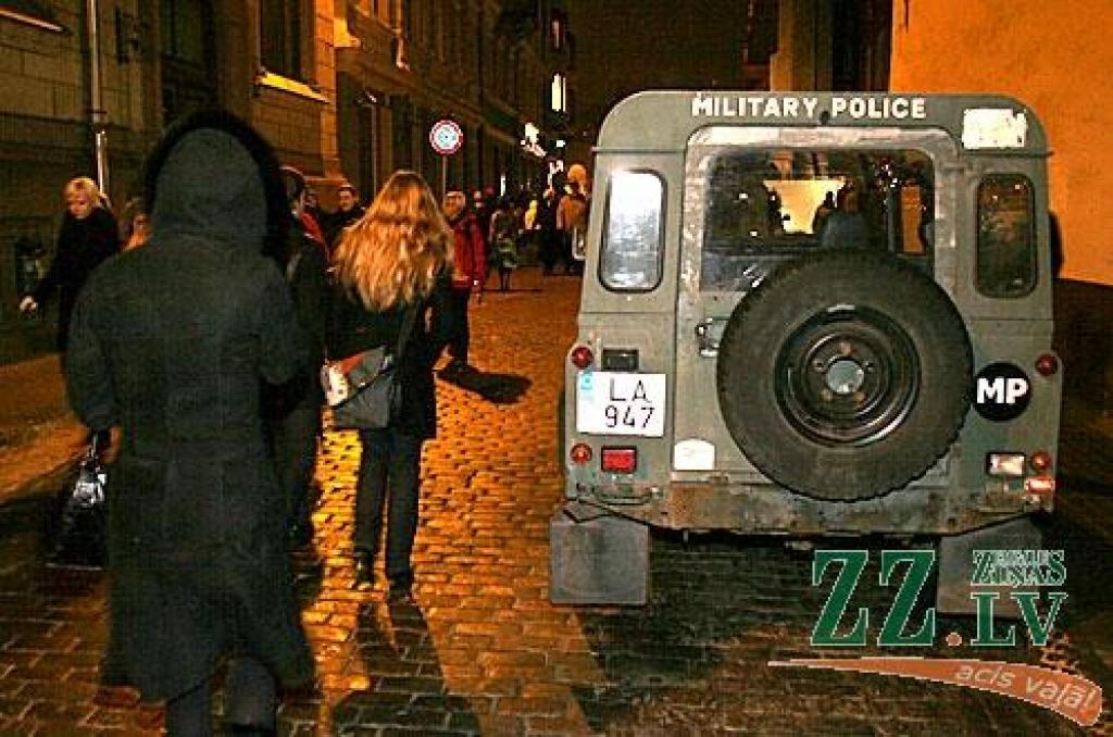 Otrdienas vakarā Vecrīgā, Doma laukumā notikušajā protesta akcijā vairāk nekā 10 000 iedzīvotāju ar ovācijām un svilpieniem atbalstīja Valsts prezidentam Valdim Zatleram izteikto aicinājumu atlaist Saeimu. Pēc pasākuma diemžēl notika...