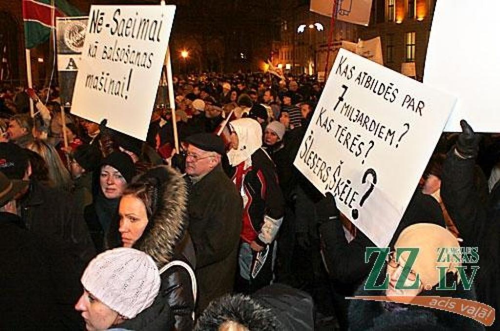 Otrdienas vakarā Vecrīgā, Doma laukumā notikušajā protesta akcijā vairāk nekā 10 000 iedzīvotāju ar ovācijām un svilpieniem atbalstīja Valsts prezidentam Valdim Zatleram izteikto aicinājumu atlaist Saeimu. Pēc pasākuma diemžēl notika...