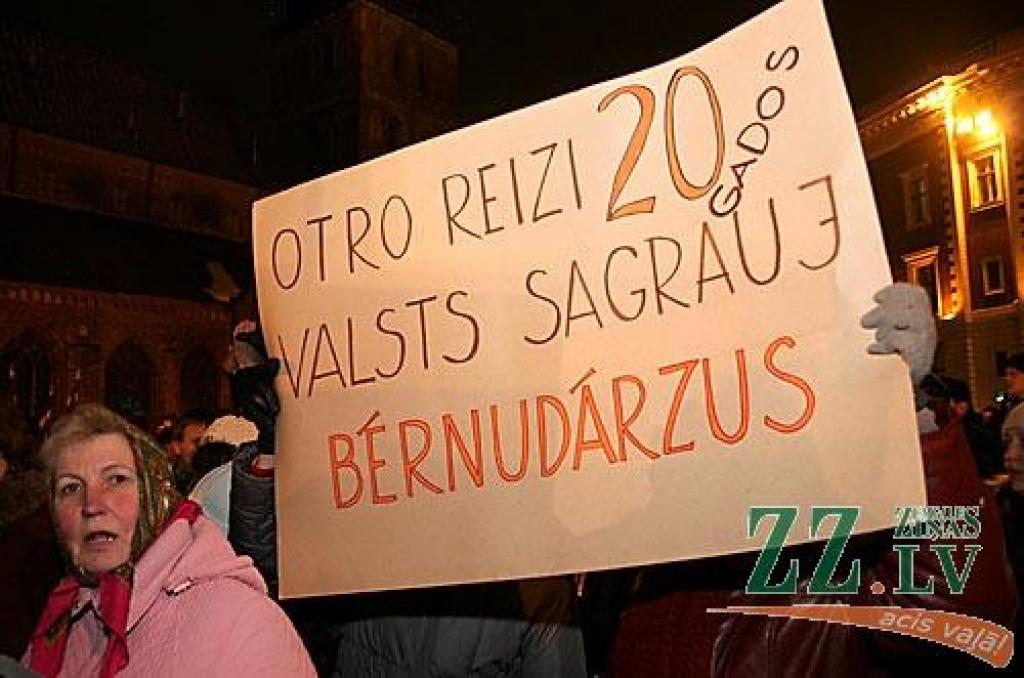 Otrdienas vakarā Vecrīgā, Doma laukumā notikušajā protesta akcijā vairāk nekā 10 000 iedzīvotāju ar ovācijām un svilpieniem atbalstīja Valsts prezidentam Valdim Zatleram izteikto aicinājumu atlaist Saeimu. Pēc pasākuma diemžēl notika...