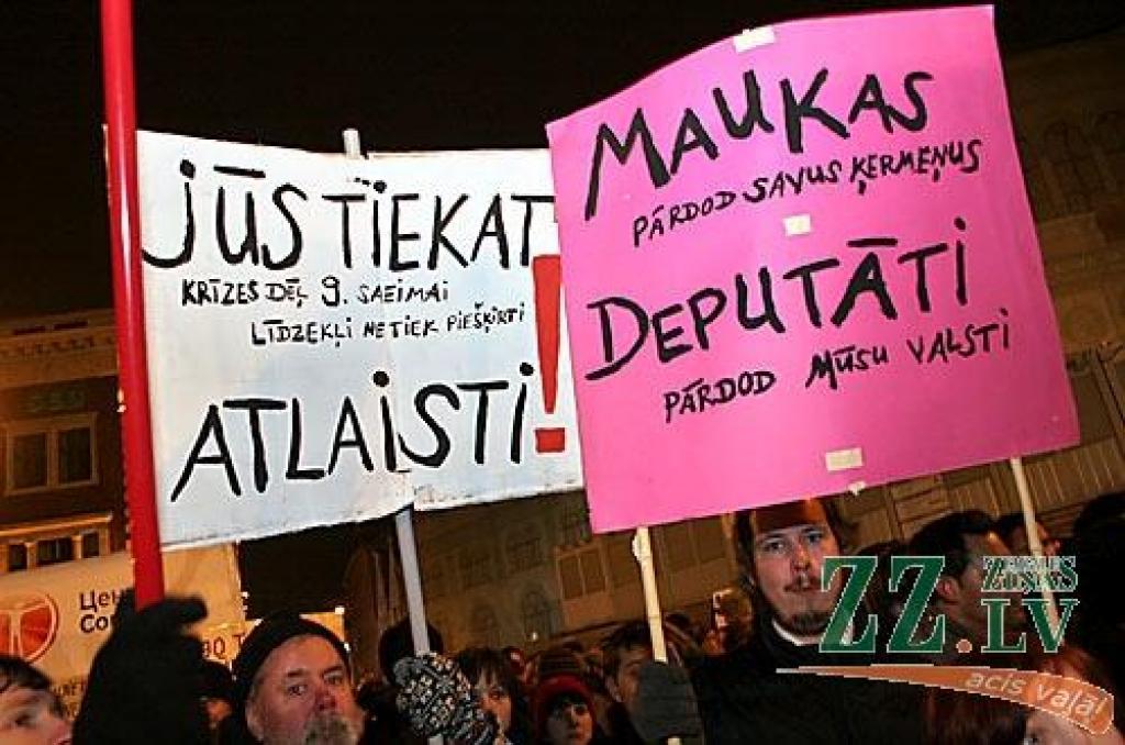 Otrdienas vakarā Vecrīgā, Doma laukumā notikušajā protesta akcijā vairāk nekā 10 000 iedzīvotāju ar ovācijām un svilpieniem atbalstīja Valsts prezidentam Valdim Zatleram izteikto aicinājumu atlaist Saeimu. Pēc pasākuma diemžēl notika...
